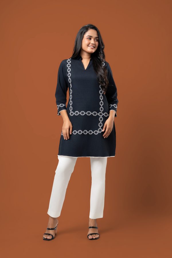 Sleeve Lace Detail Embroidered Kurta Top - Image 6