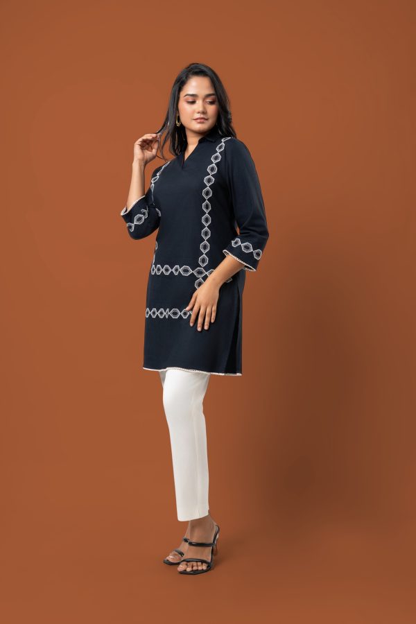Sleeve Lace Detail Embroidered Kurta Top - Image 4