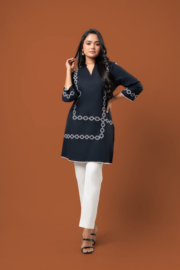 Sleeve Lace Detail Embroidered Kurta Top - Image 3