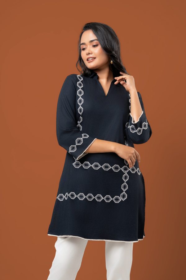 Sleeve Lace Detail Embroidered Kurta Top - Image 2