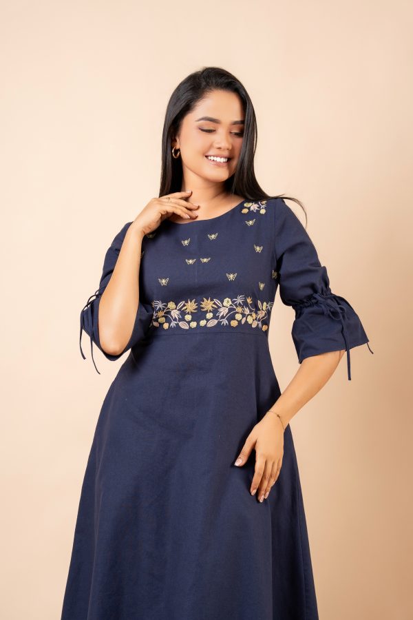 Embroidered Sleeve Tie Up Detail Midi Dress - Image 2