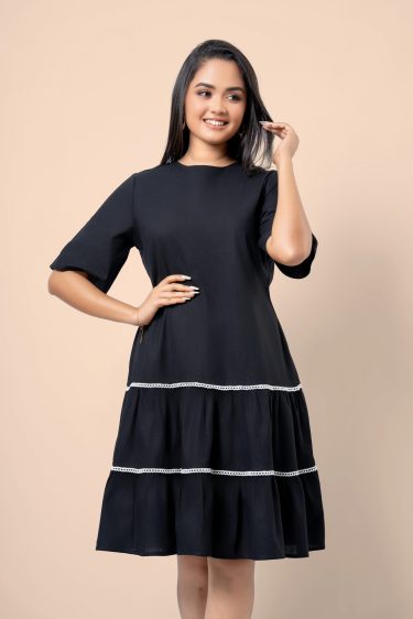 Loose Fitted Lace Detail Tier Short Dress