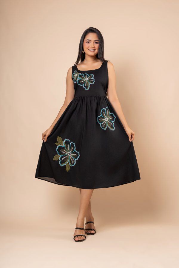 Floral Embroidery Detail Midi Dress - Image 4