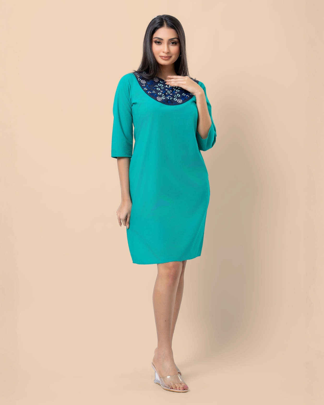 Embroidered Contrast Detail Short Dress - Image 3