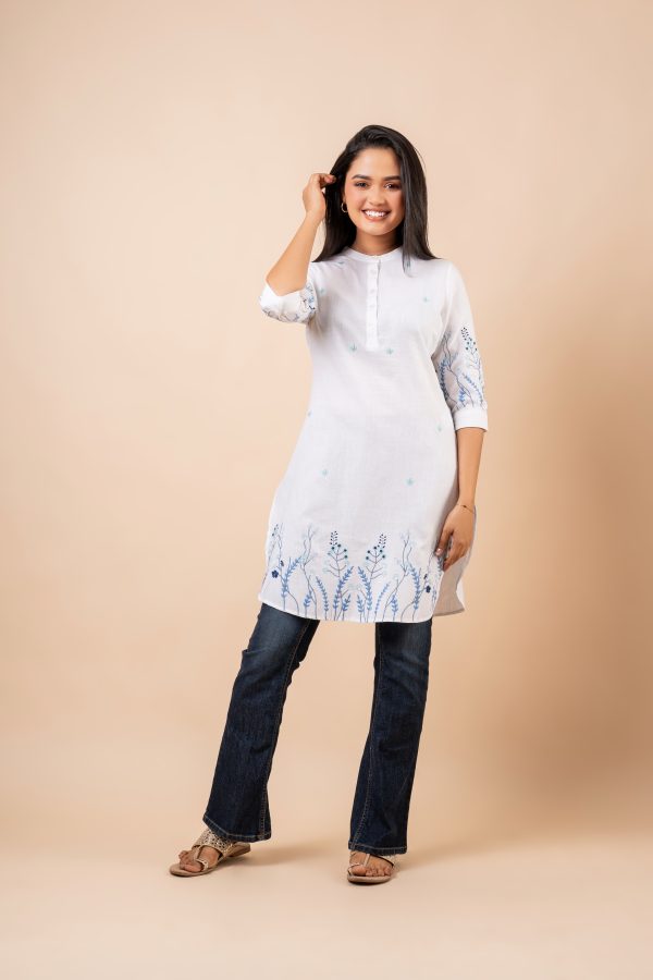 Floral Embroidery Detail Curved Hem Kurta Top - Image 3