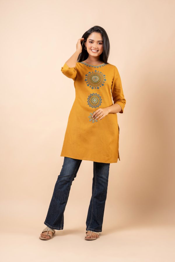 Geometric Embroidered Round Neck Kurta - Image 4