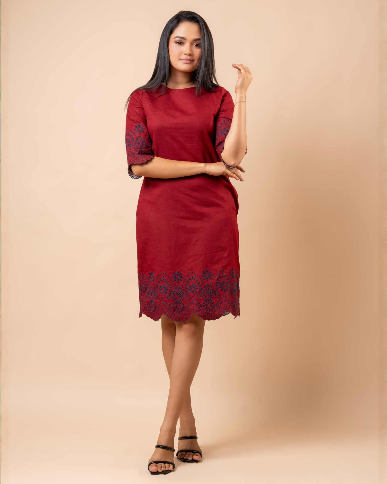 Scallop Embroidered Hem Detail Short Dress - Image 4