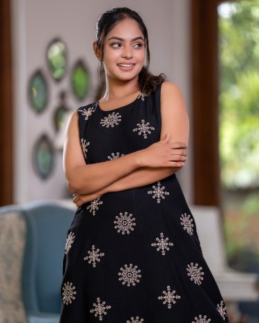 Embroidered High-Low Hem Sleeveless Maxi Dress