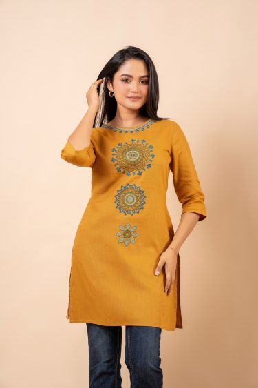 Geometric Embroidered Round Neck Kurta