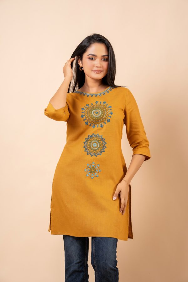 Geometric Embroidered Round Neck Kurta