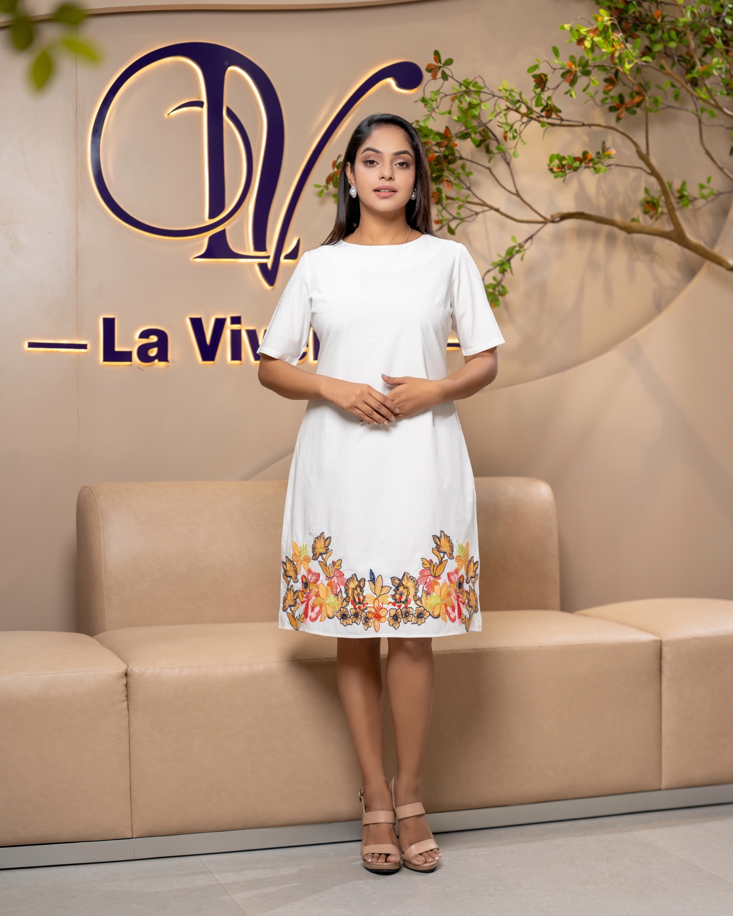 Floral Embroidery Detail Short Dress - Image 4