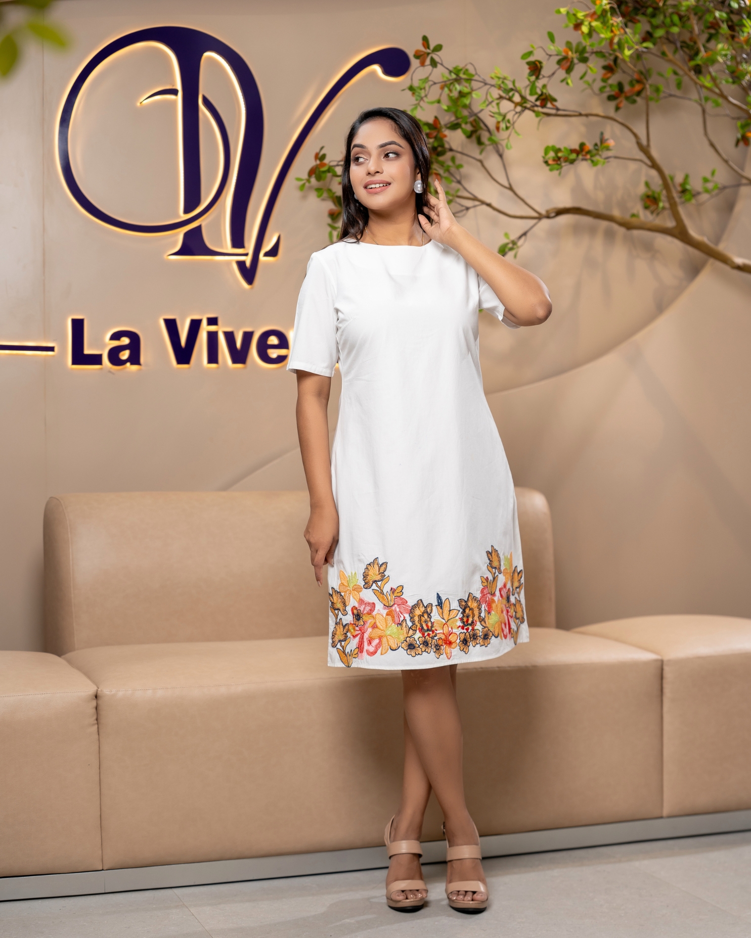 Floral Embroidery Detail Short Dress - Image 5