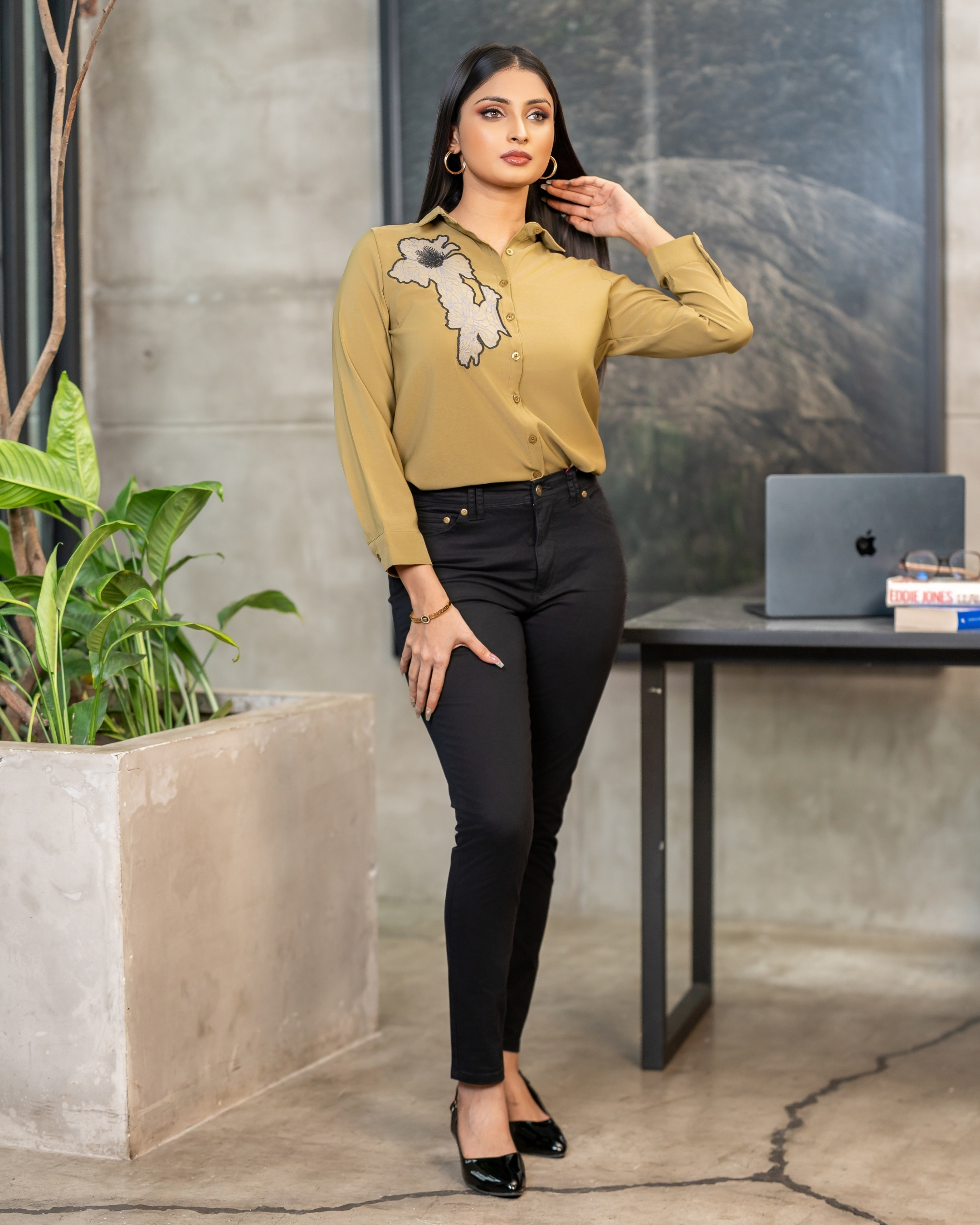 Rivet Detailed Pencil Cut Pant - Image 5