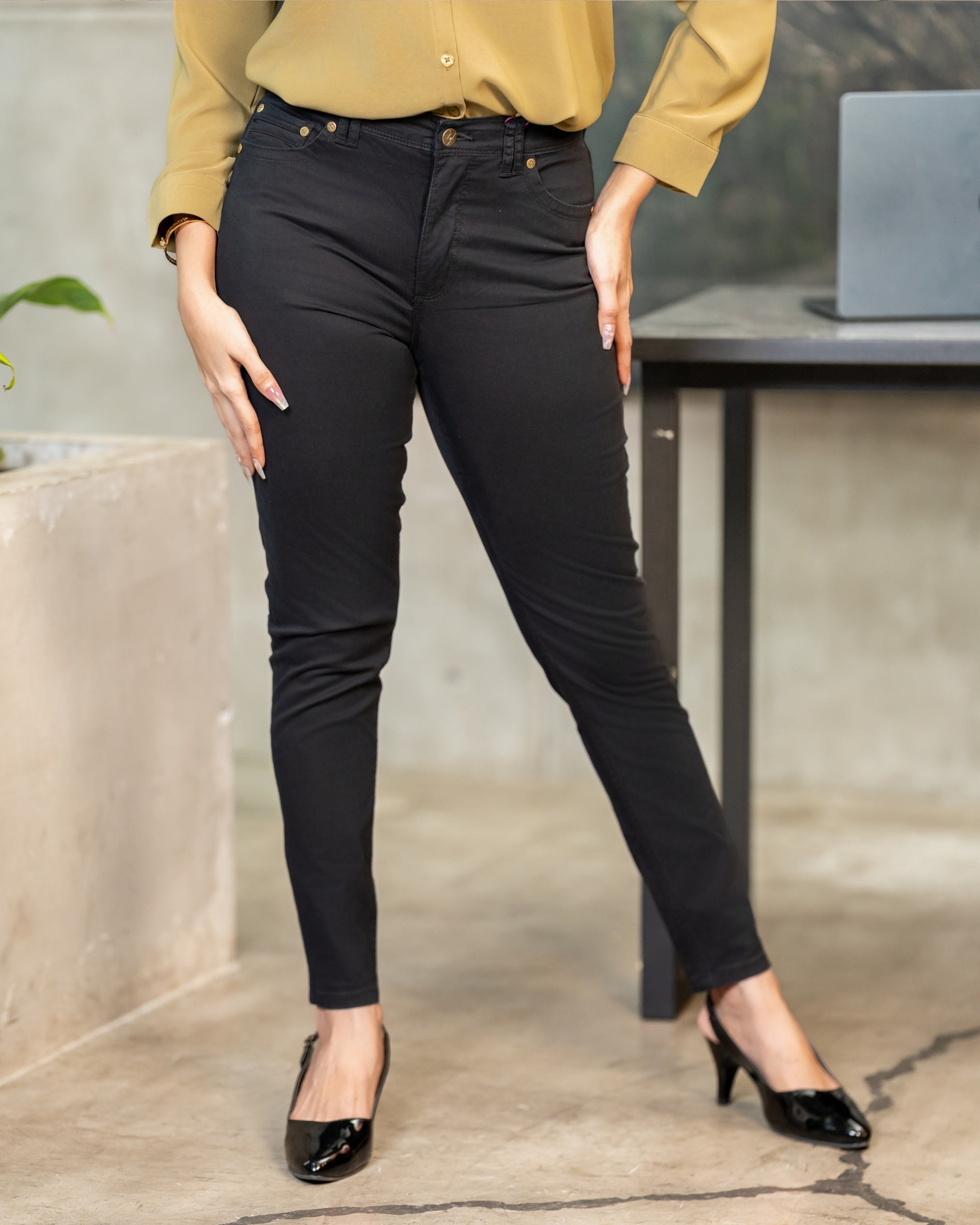 Rivet Detailed Pencil Cut Pant - Image 6