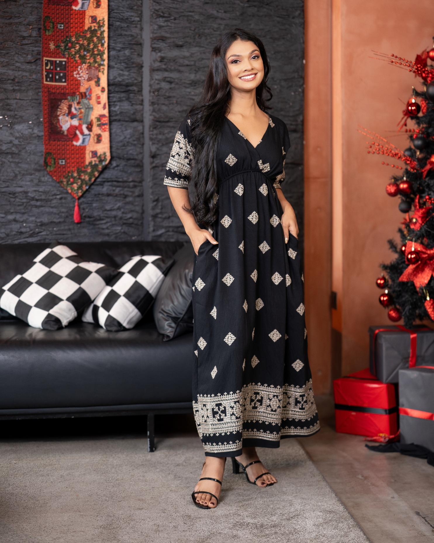 Metallic Embroidered Empire Waist Detail Maxi Dress - Image 4