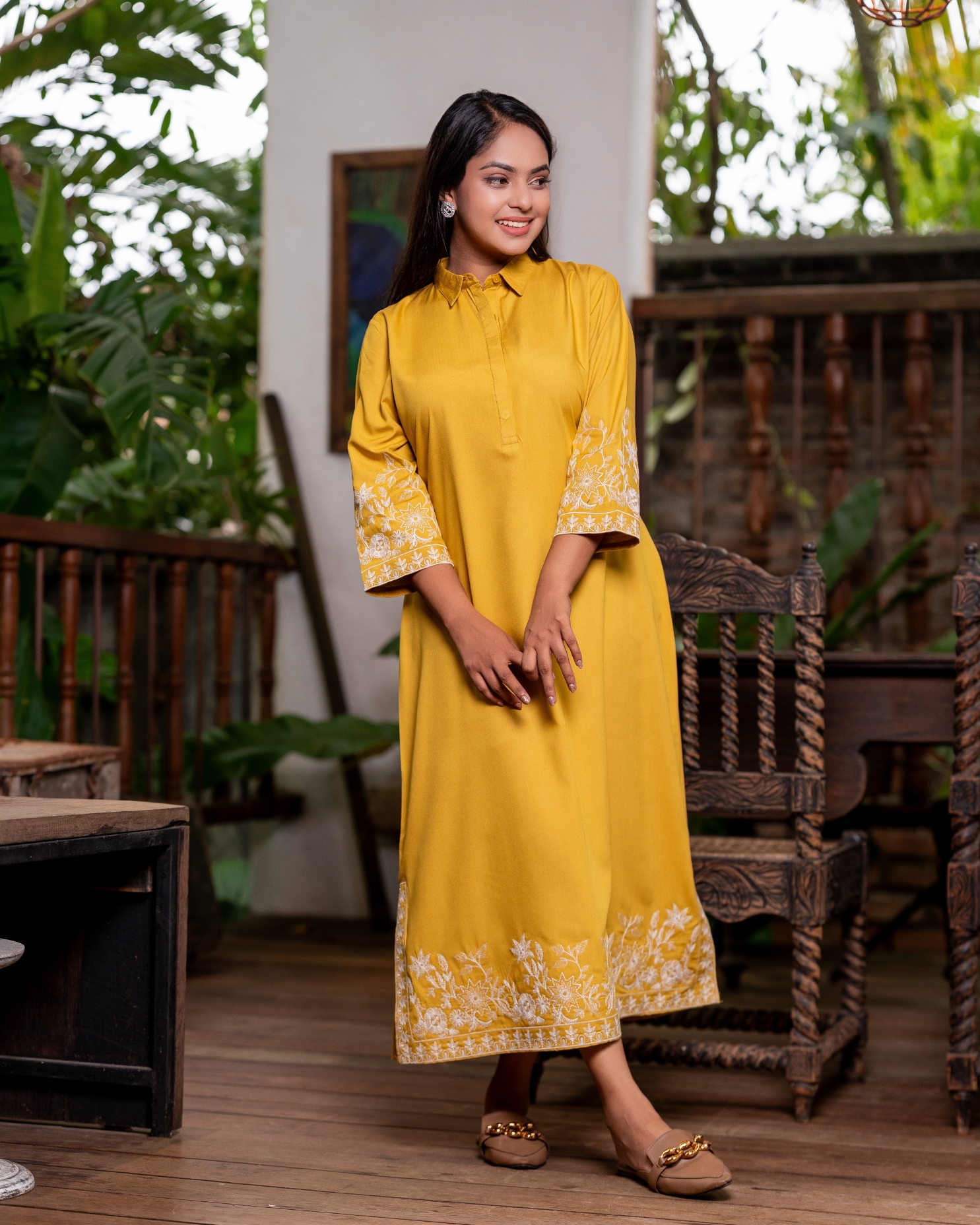 Embroidered Side Slit Detail Midi Shirt Dress - Image 3