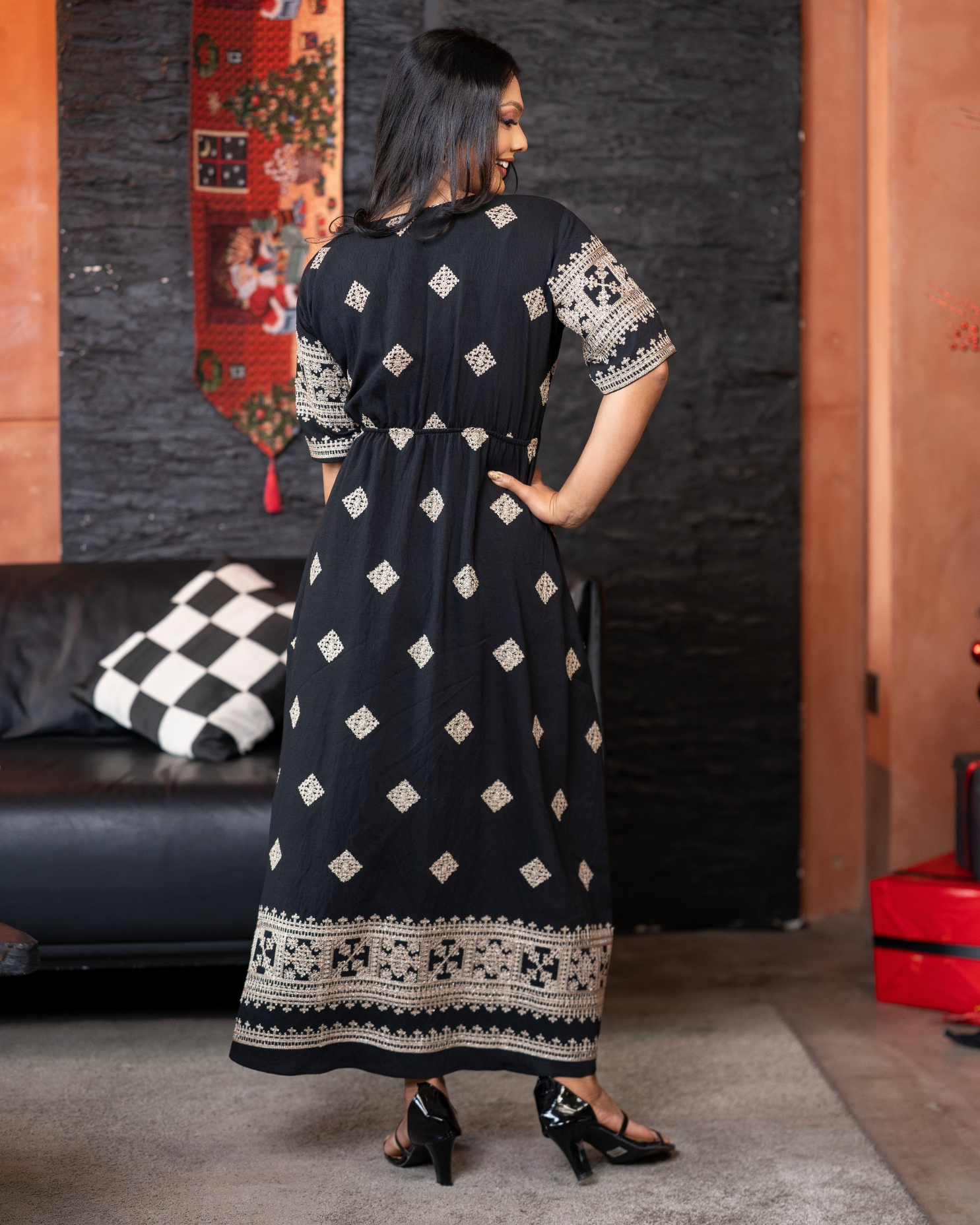 Metallic Embroidered Empire Waist Detail Maxi Dress - Image 5