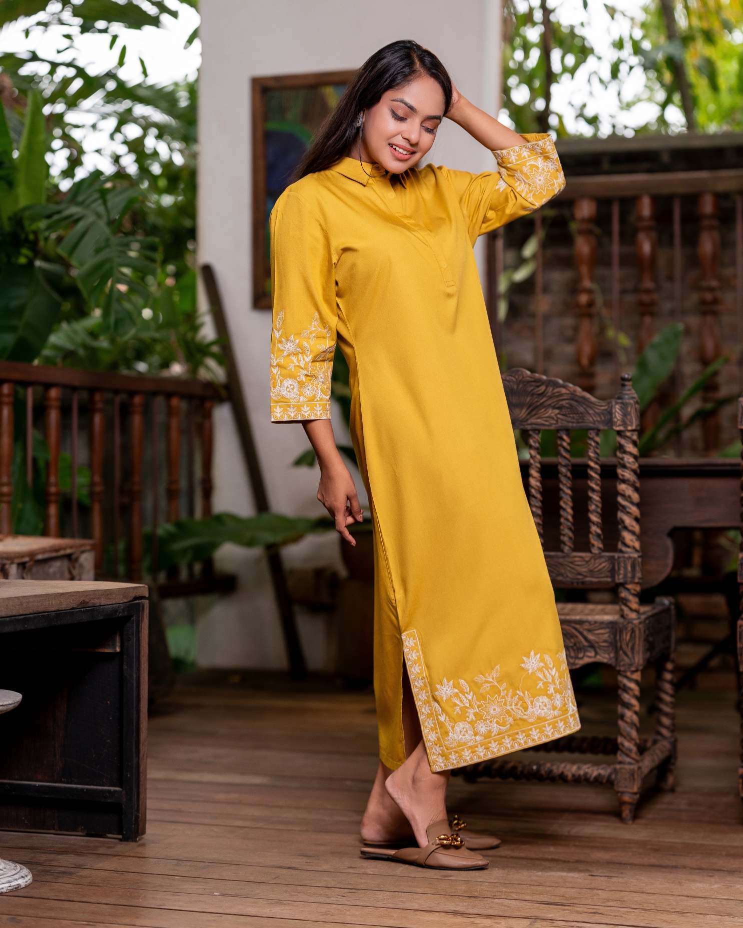 Embroidered Side Slit Detail Midi Shirt Dress - Image 4