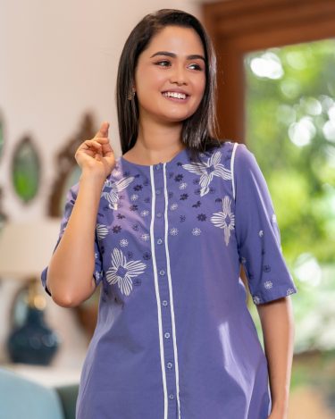 Contrast Detail Embroidered High-Low Hem Kurta Top