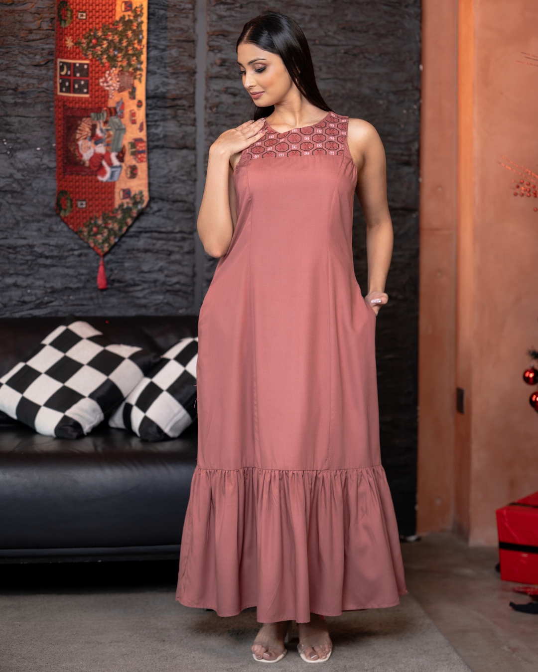 Geometric Embroidery Detail Sleeveless Maxi Dress - Image 4