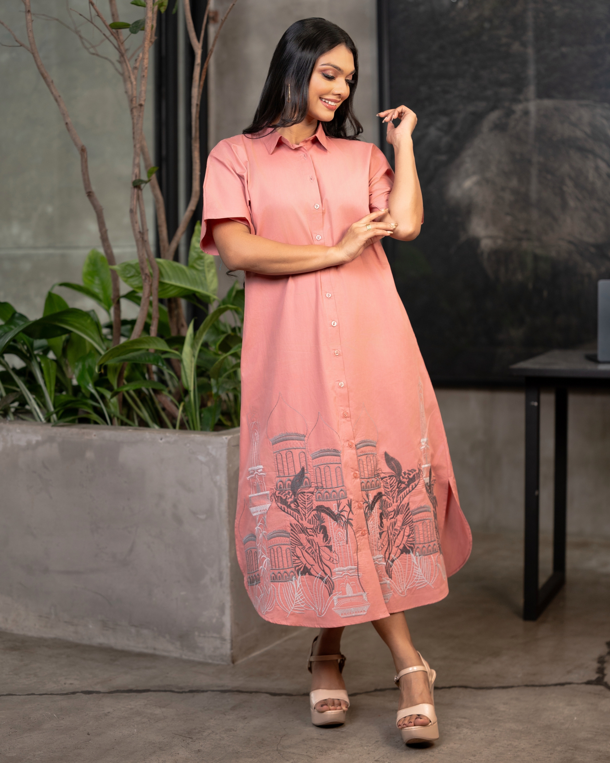 Embroidery Detail Loose Fitted Midi Dress - Image 4