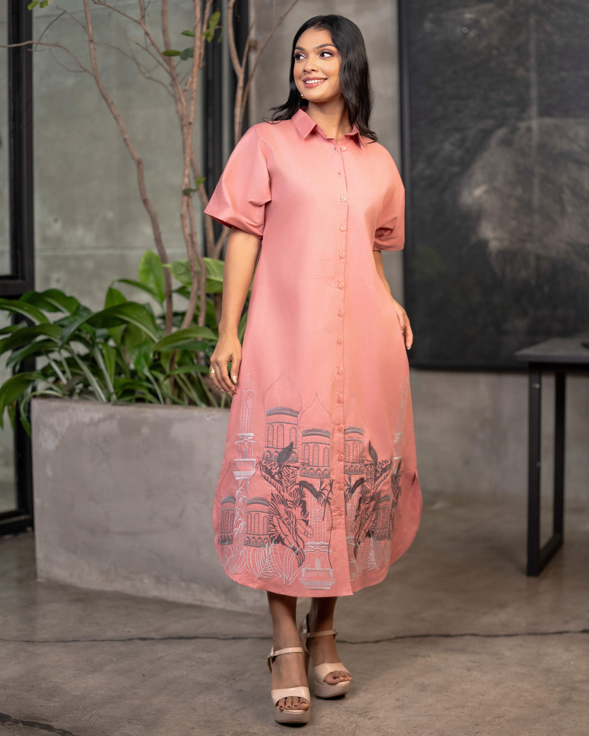 Embroidery Detail Loose Fitted Midi Dress - Image 3