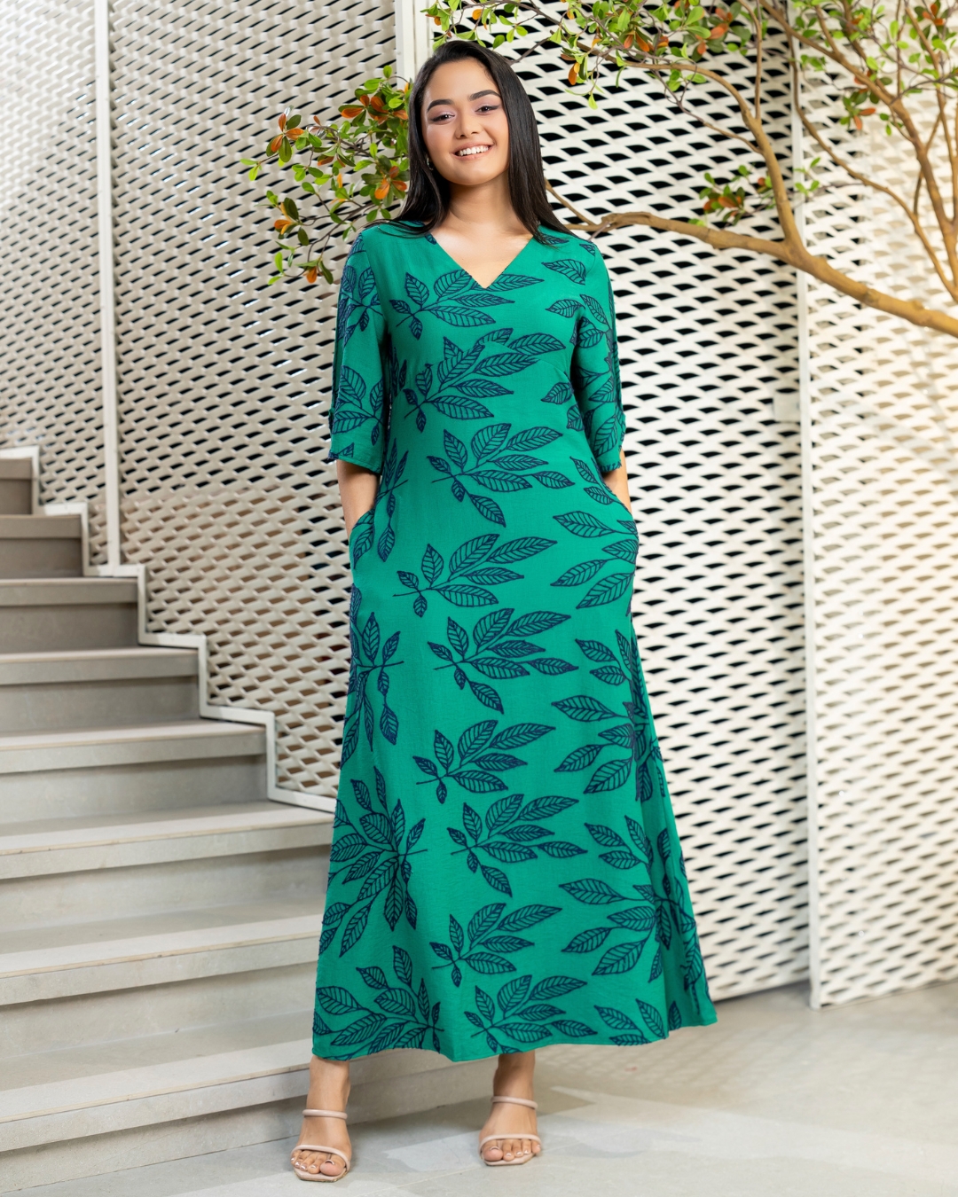 Embroidery Curved Sleeve Hem Detail Maxi Dress - Image 4