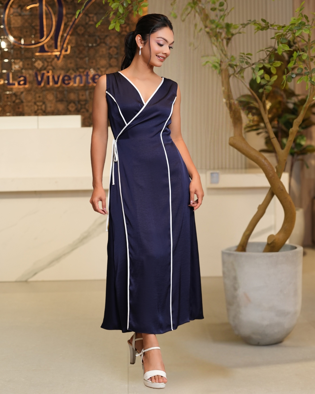 Contrast Detail Sleeveless Crossover Midi Dress - Image 5