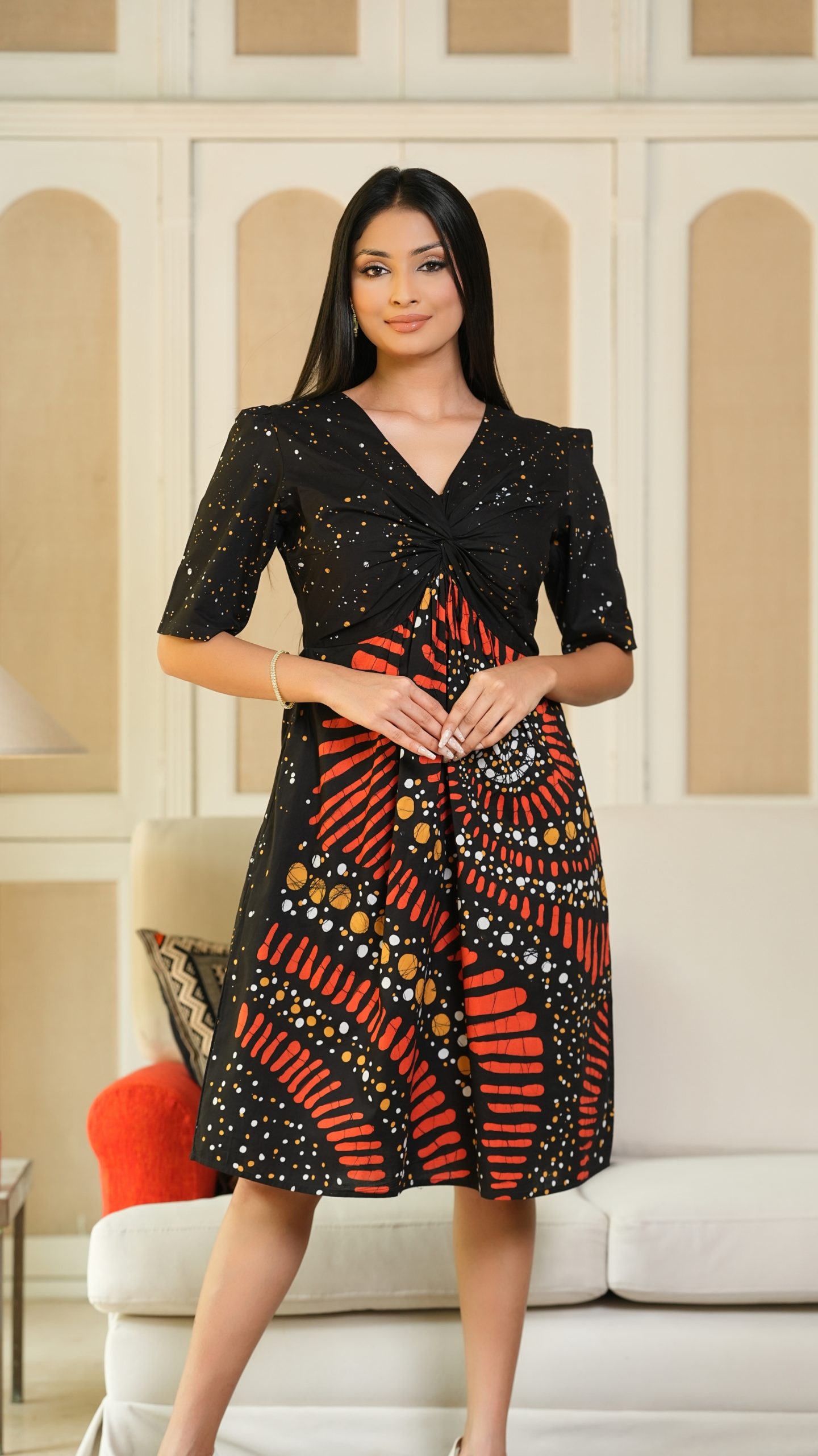 Swirl Patterned Front Twist Detailed Batik Short Dress - Image 4