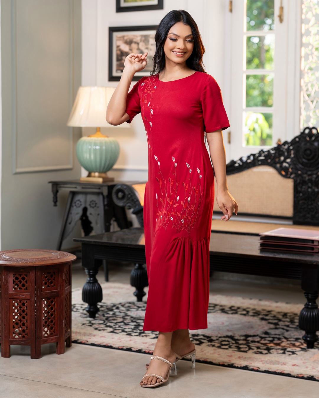 Embroidered Gather Detail Midi Dress - Image 4