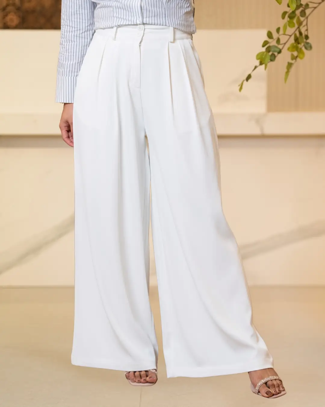 Pleat Detail Wide-Leg Trouser - Image 3