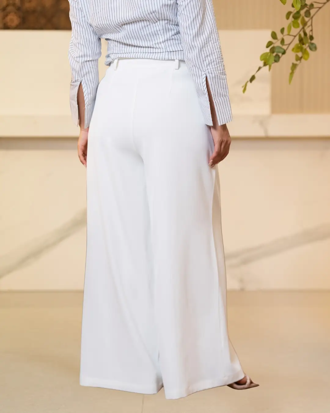 Pleat Detail Wide-Leg Trouser - Image 5