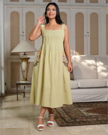 Sleeveless Pleat Detail Embroidered Midi Dress