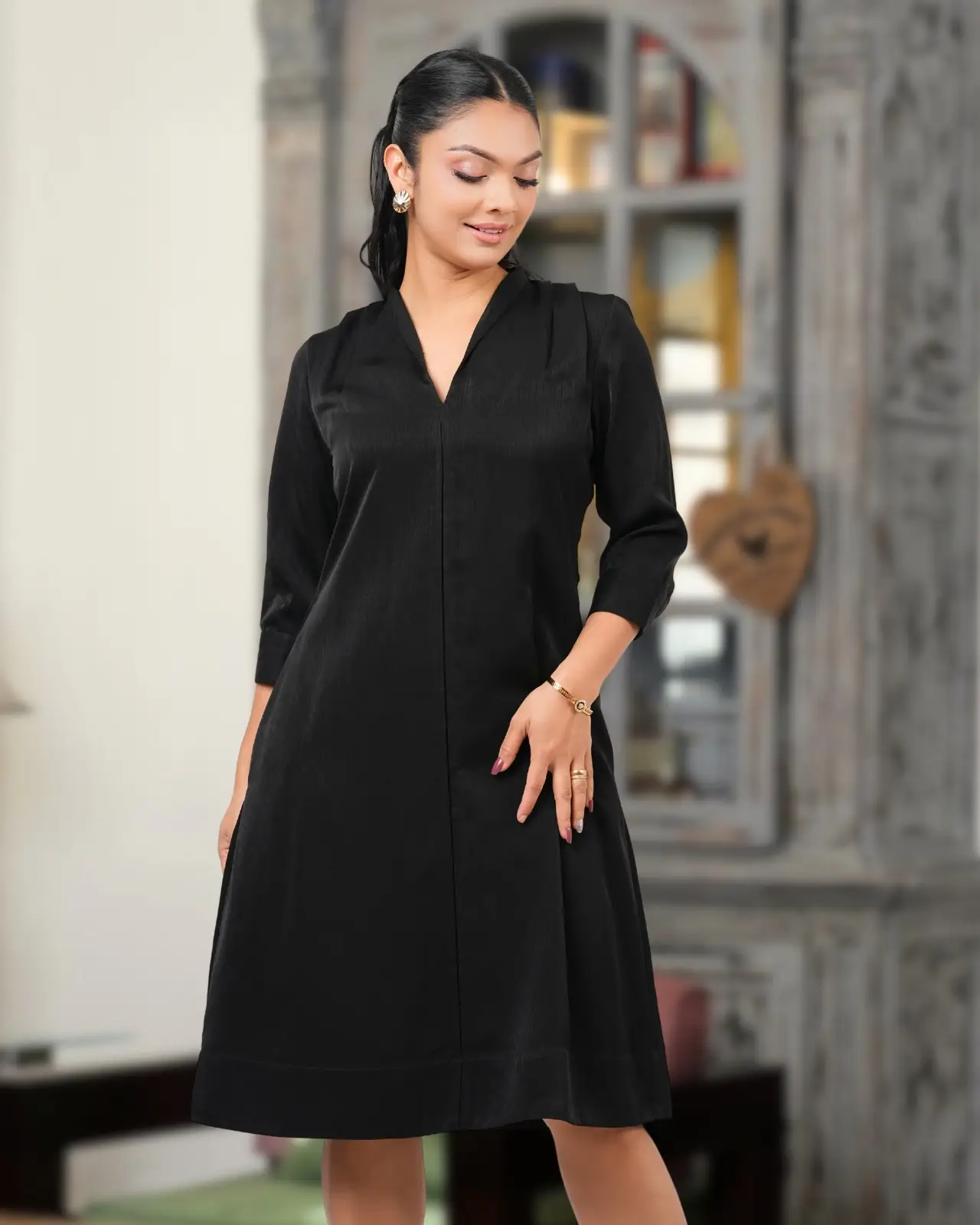 Split-Collar Short A-Line Day Dress with Pockets - Image 4