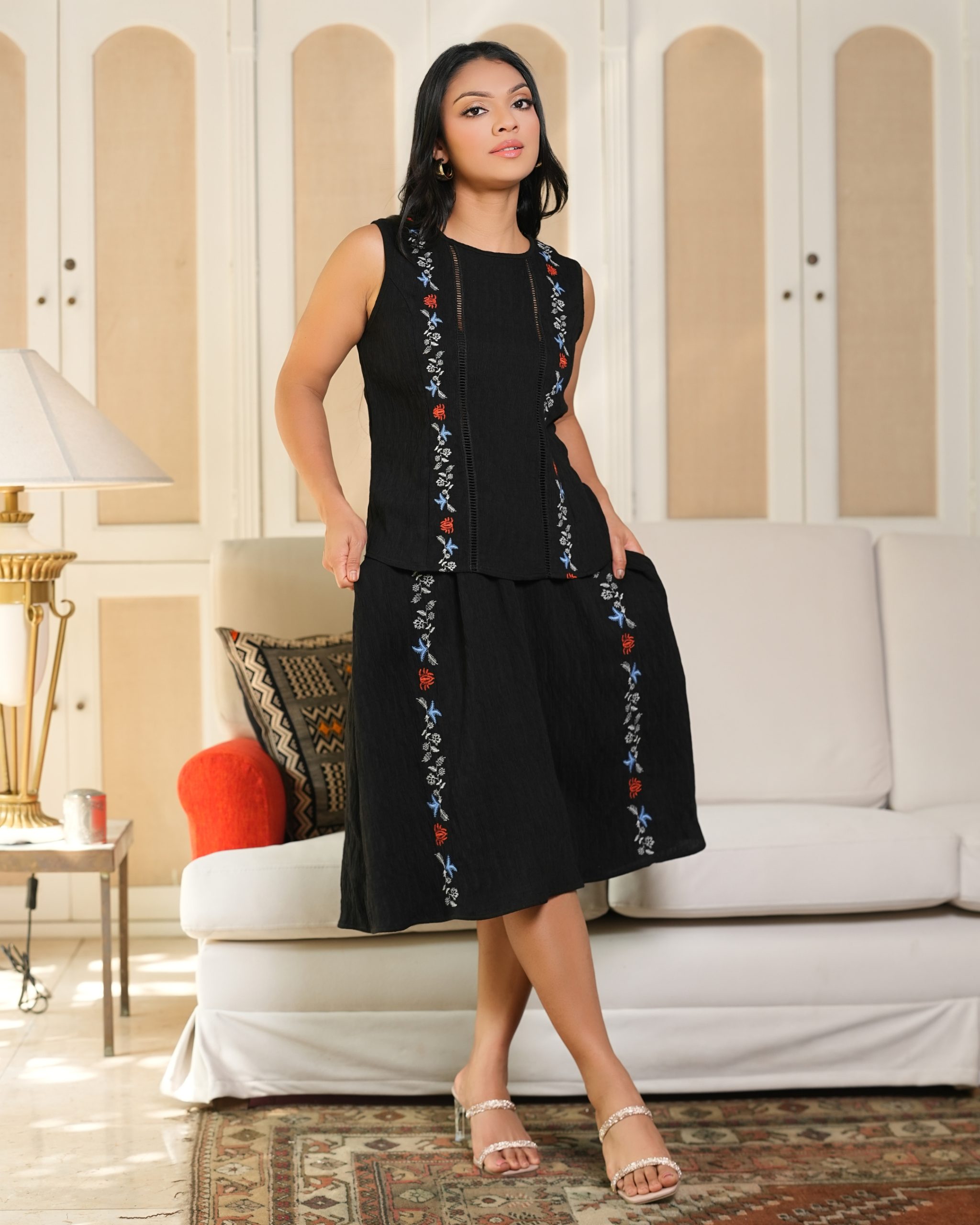 Lace Detailed Sleeveless Embroidery Two-Piece Set - Image 2