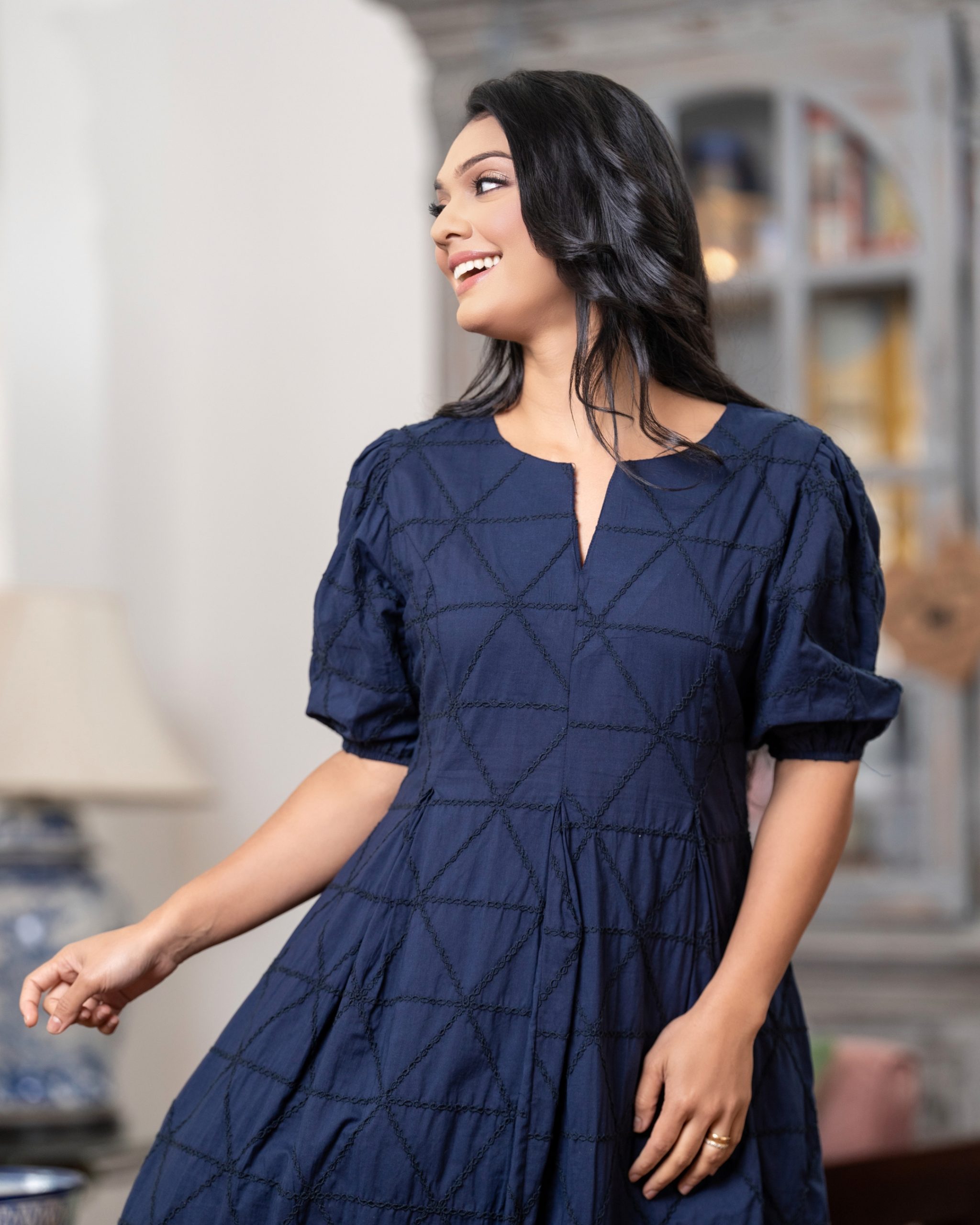 Split-V Neck Puffed Sleeve Cross-Hatch Textured Maxi Dress - Image 4