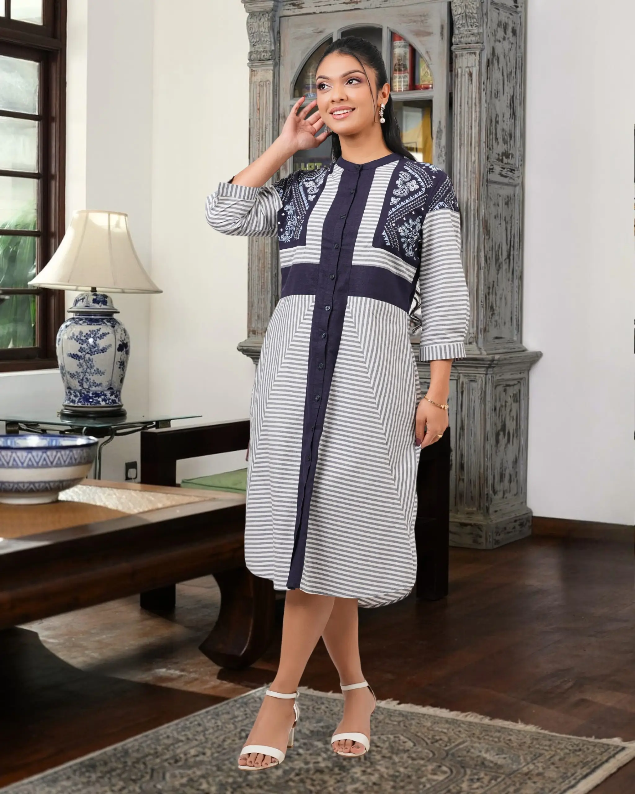 Color Contrast  Embroidery Midi Dress - Image 2