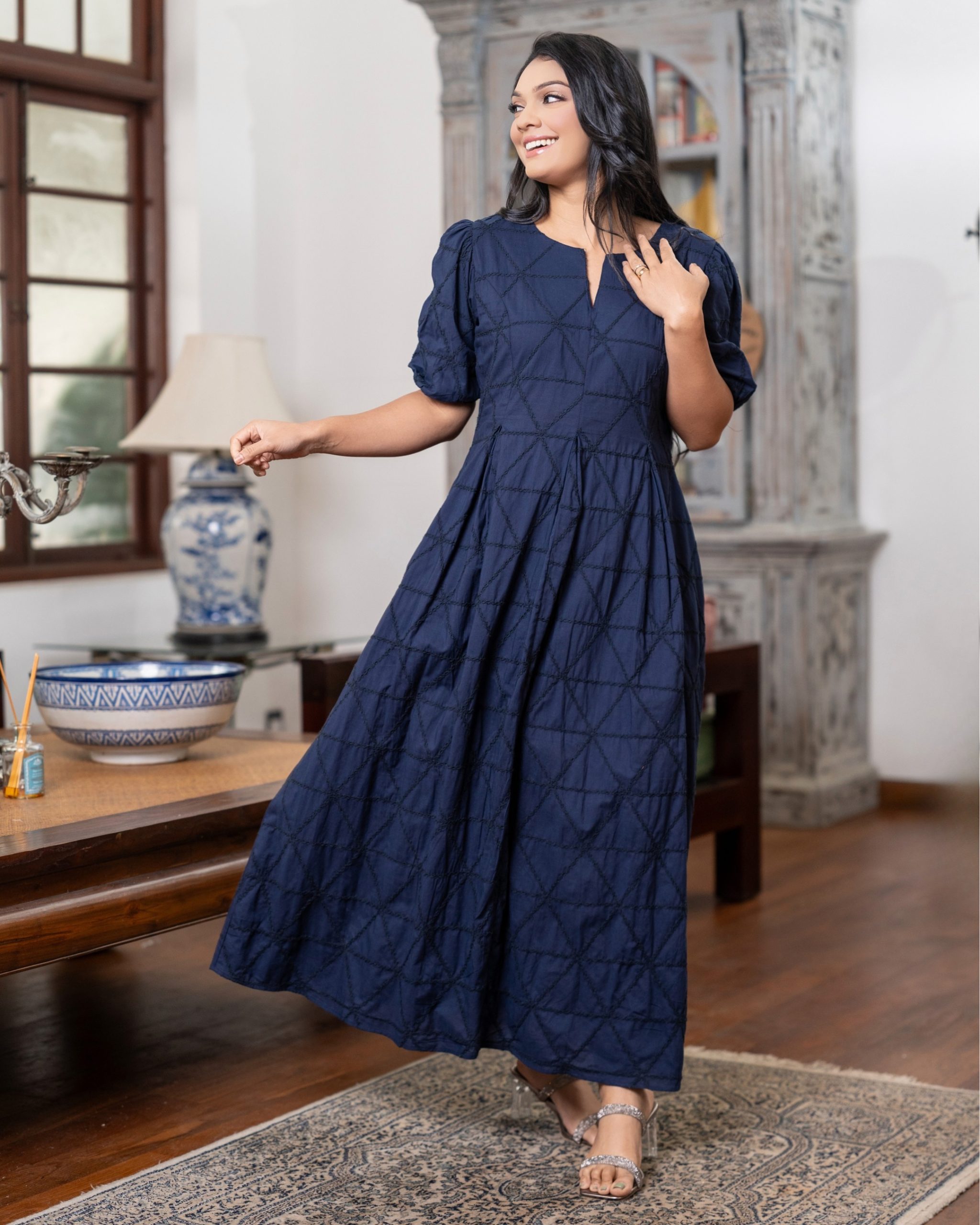 Split-V Neck Puffed Sleeve Cross-Hatch Textured Maxi Dress - Image 3