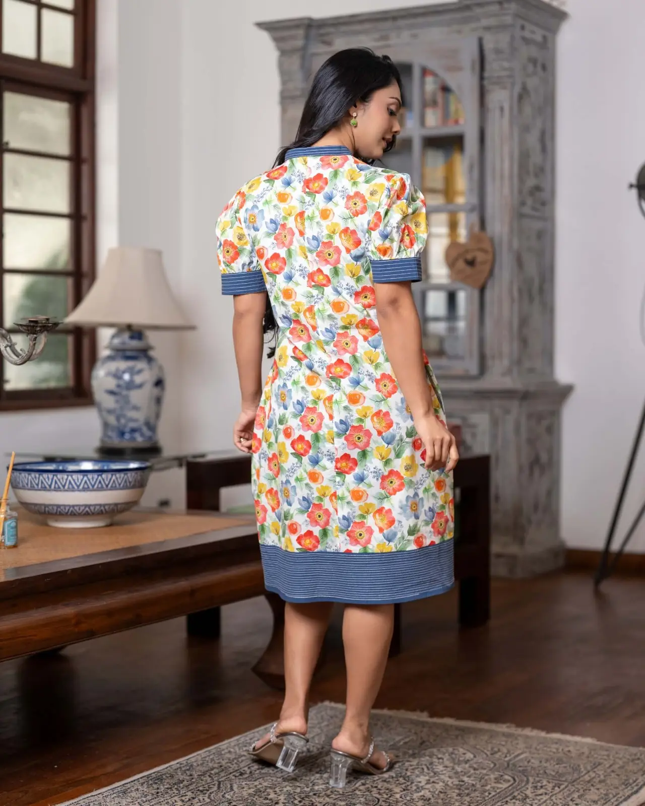 V-Neck Split Collar Short Shift Dress with Contrast Banding - Image 3