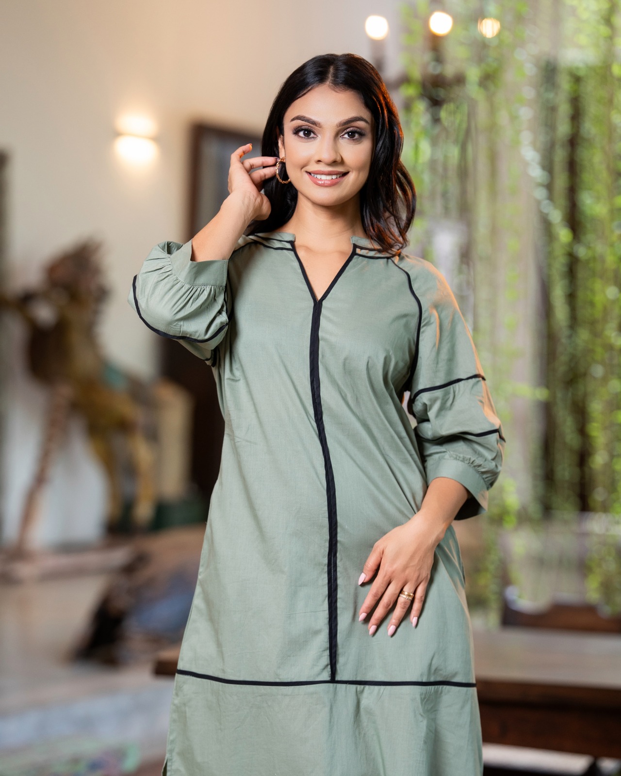 The Contrast Piping Raglan Sleeve Midi Dress - Image 4