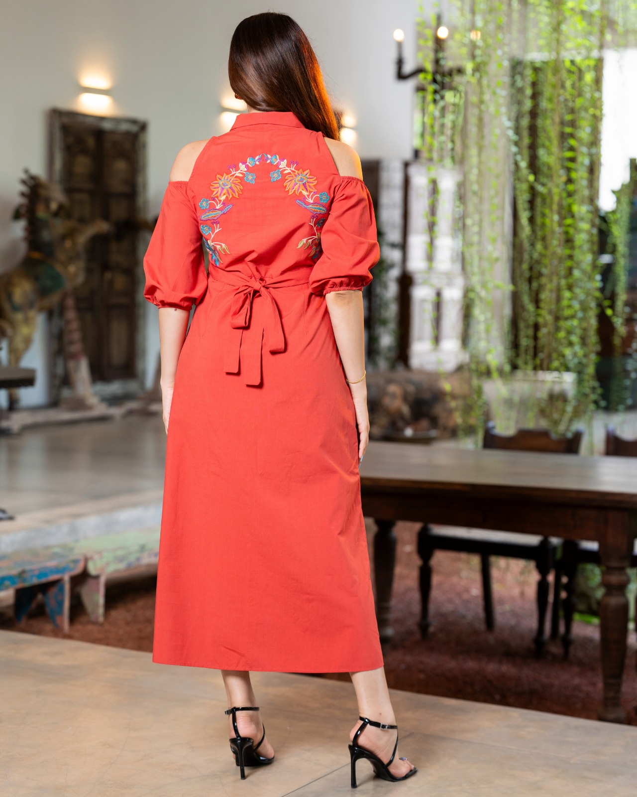 Lapel Collared Cutout Detailed Embroidery Midi Dress - Image 5